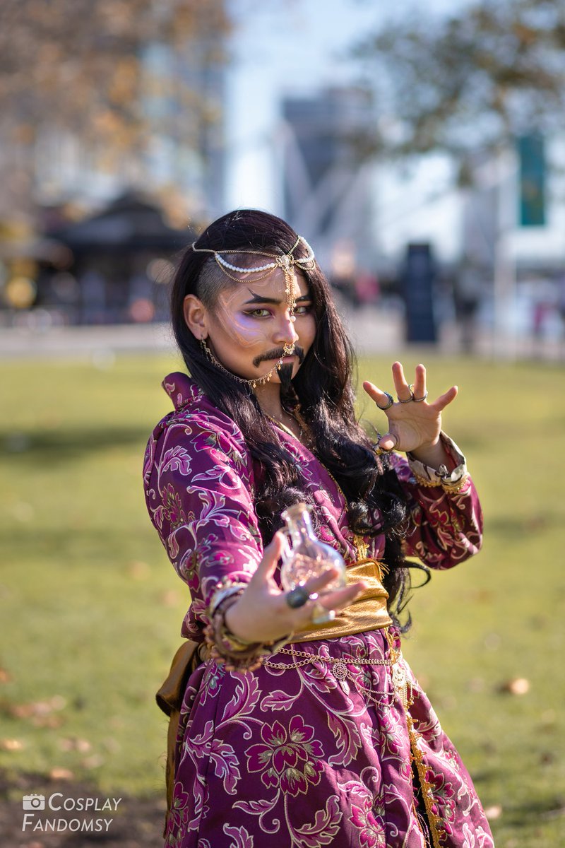 Osris_Vii's tweet photo. Gilmore cosplay for OzCC! So glad to have research opportunity for different cultures, esp my Singaporean Peranakan heritage. He means a lot to me being a POC immigrant merchant. Pls check my insta @ osris.vii for more deets!
@matthewmercer @CriticalRole
#CriticalRoleCosplay https://t.co/BdobfWvdlr