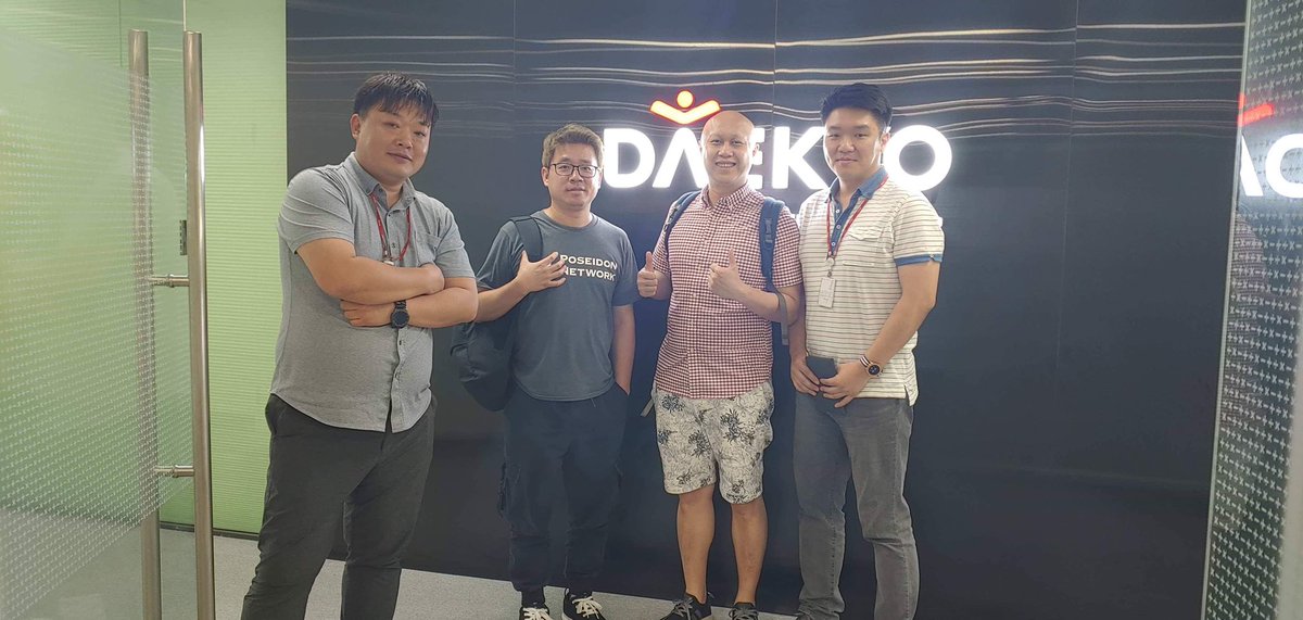dejavux's tweet photo. Meet with lots of good friends and potential partners during this trip, first in #Singapore met @pavelbains from @BluzelleHQ , then #KL met true durian profession 😂😂 rayson, boon, ji sheng from #TriveChain, then #Seoul met IoT GURU #Sungyeon from #Daekyu https://t.co/QsXJQWYtly