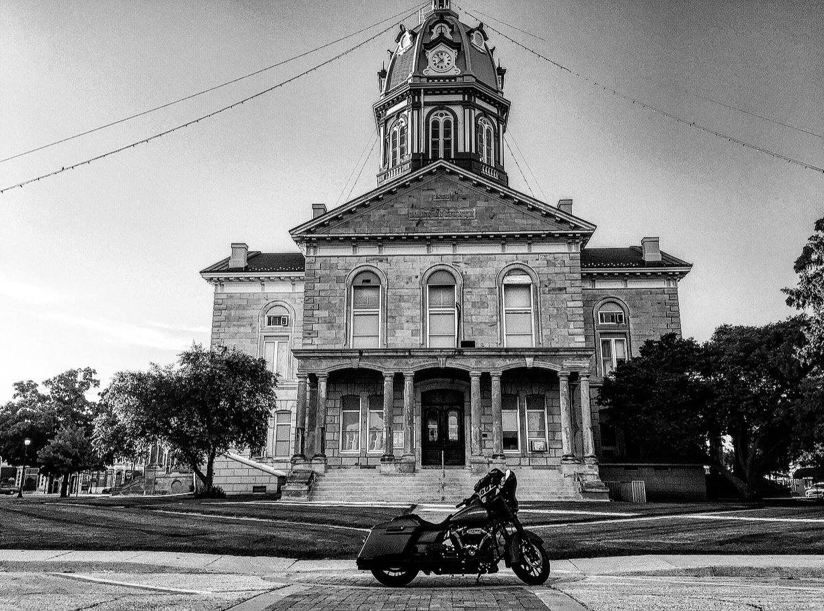 manpossibility's tweet photo. Madison County IA Courthouse https://t.co/Uy58dMK4ic