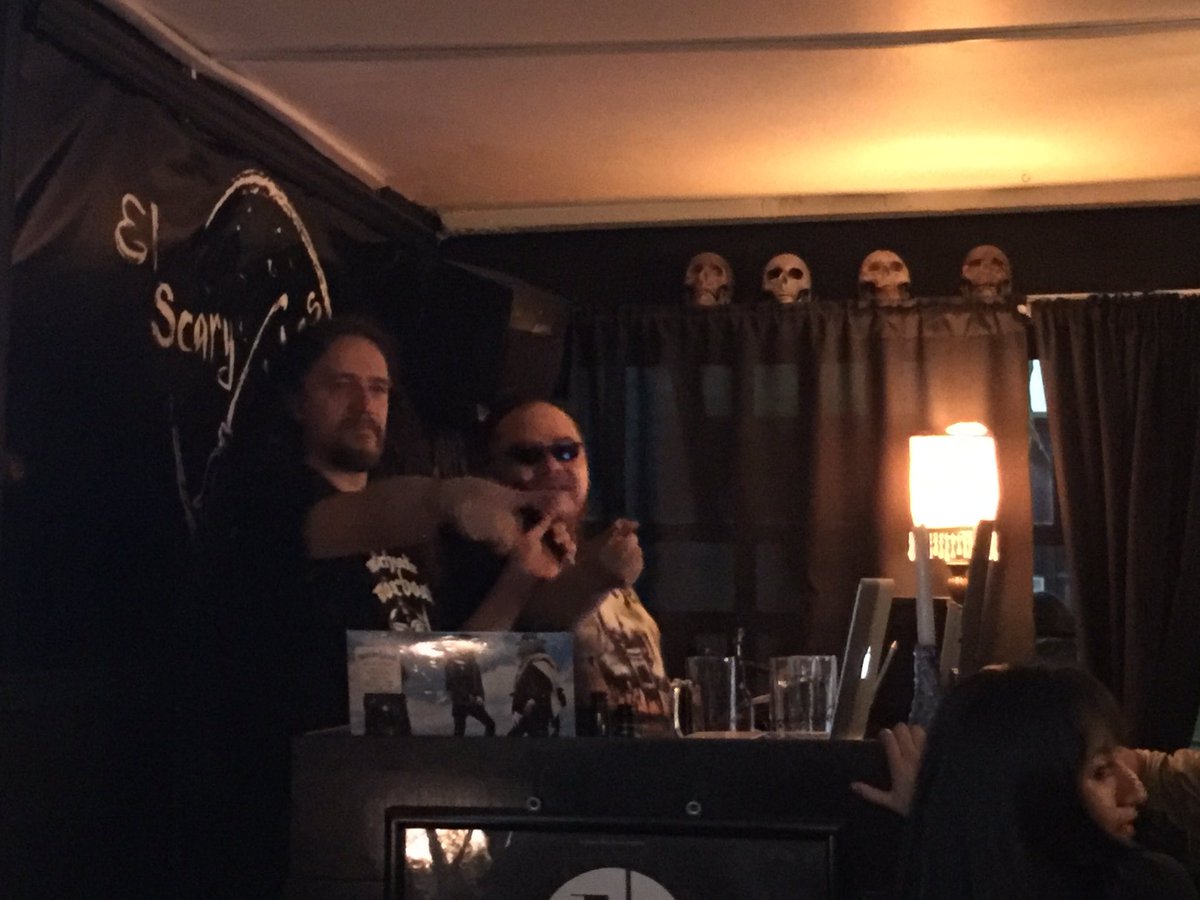 #SALVAMERADIO Aquí presumiendo el trofeo de la #Motorparty en #ElScaryWitches GRACIAS <a href="/clauzzen/">Clauzzen Hernandez</a>,<a href="/ivannieblas/">Ivan Nieblas El Patas 👹</a> y <a href="/elwarpig/">WARpig</a> estuvo muy chingon  <a href="/MotorheadM/">Motörhead Beer Mexico</a> <a href="/myMotorhead/">Official Motörhead</a>