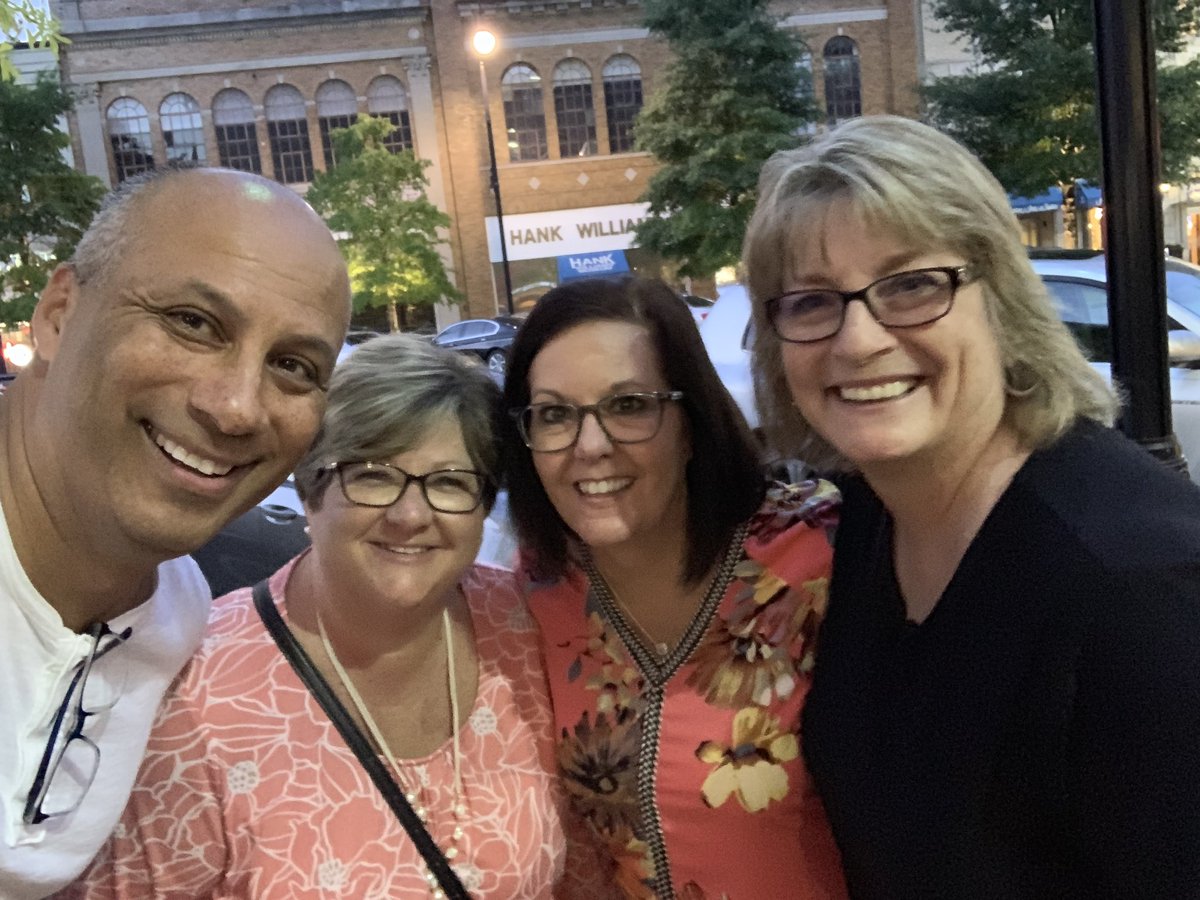 We met up with Jimmy Casas author of Culturize at dinner. #ClasConv19