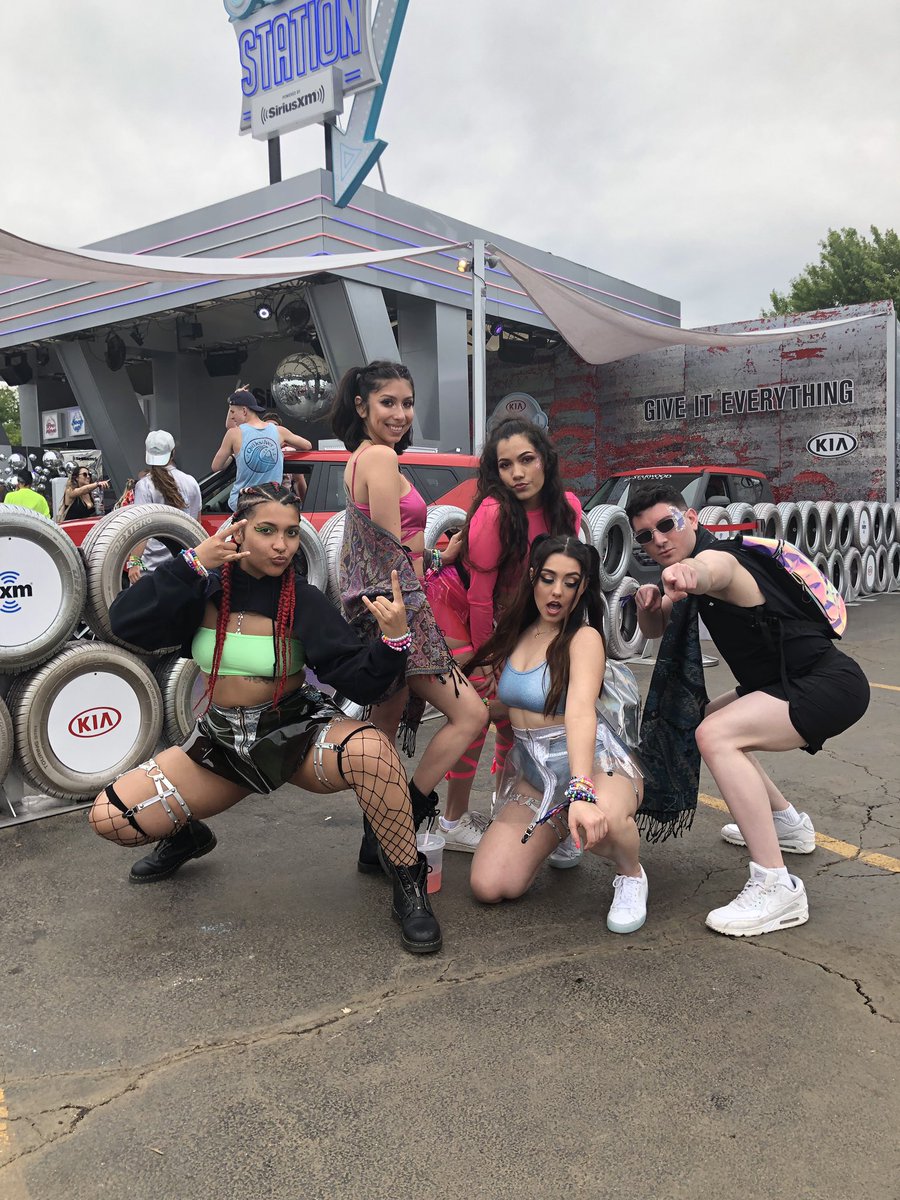 theestarboyy's tweet photo. #SAMF2019 🔉✨ https://t.co/oWmMQ57HzV