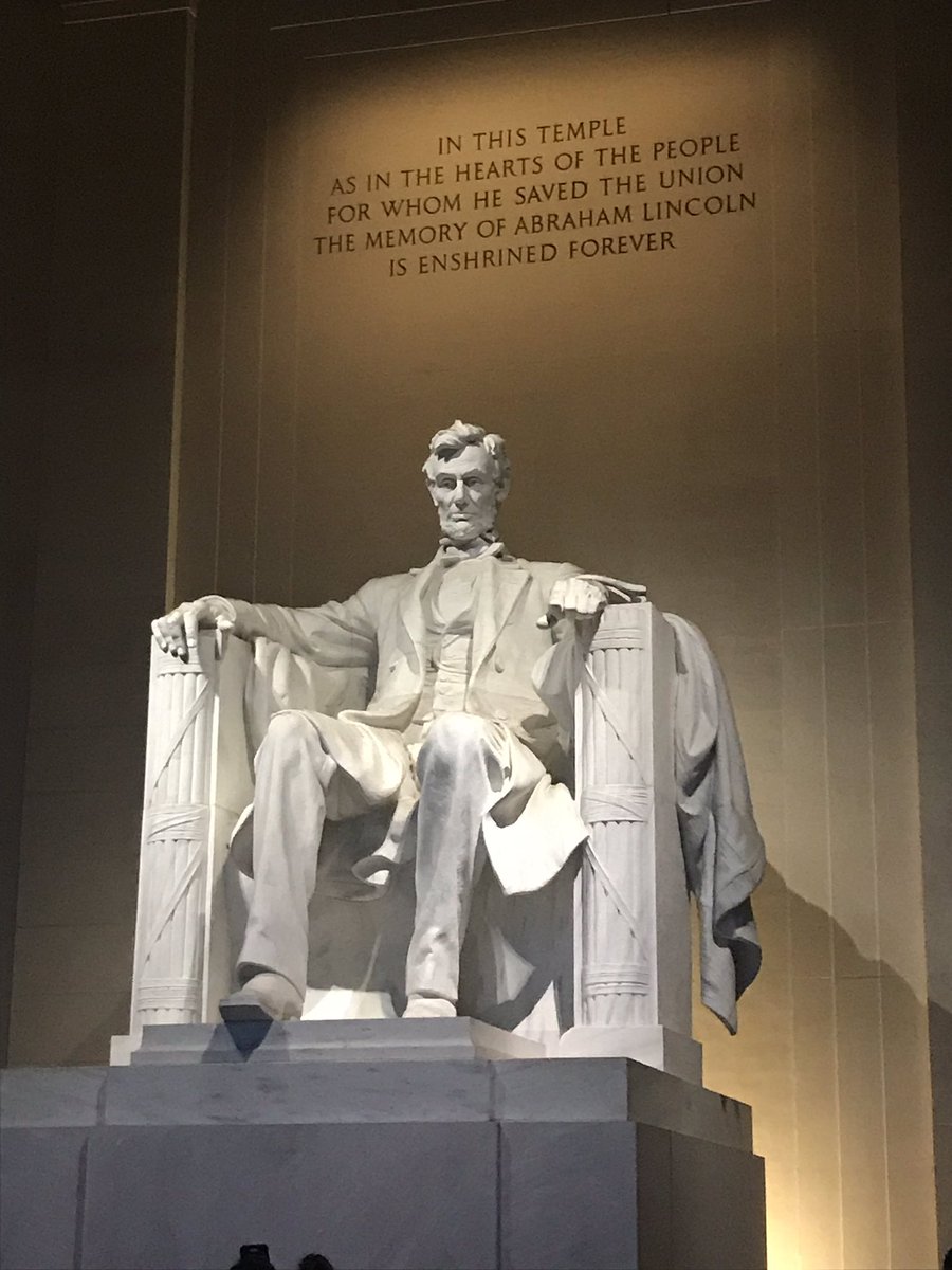 lakeville2DC's tweet photo. Some late night Memorials. #cms2dc https://t.co/mXL4sf2fHb