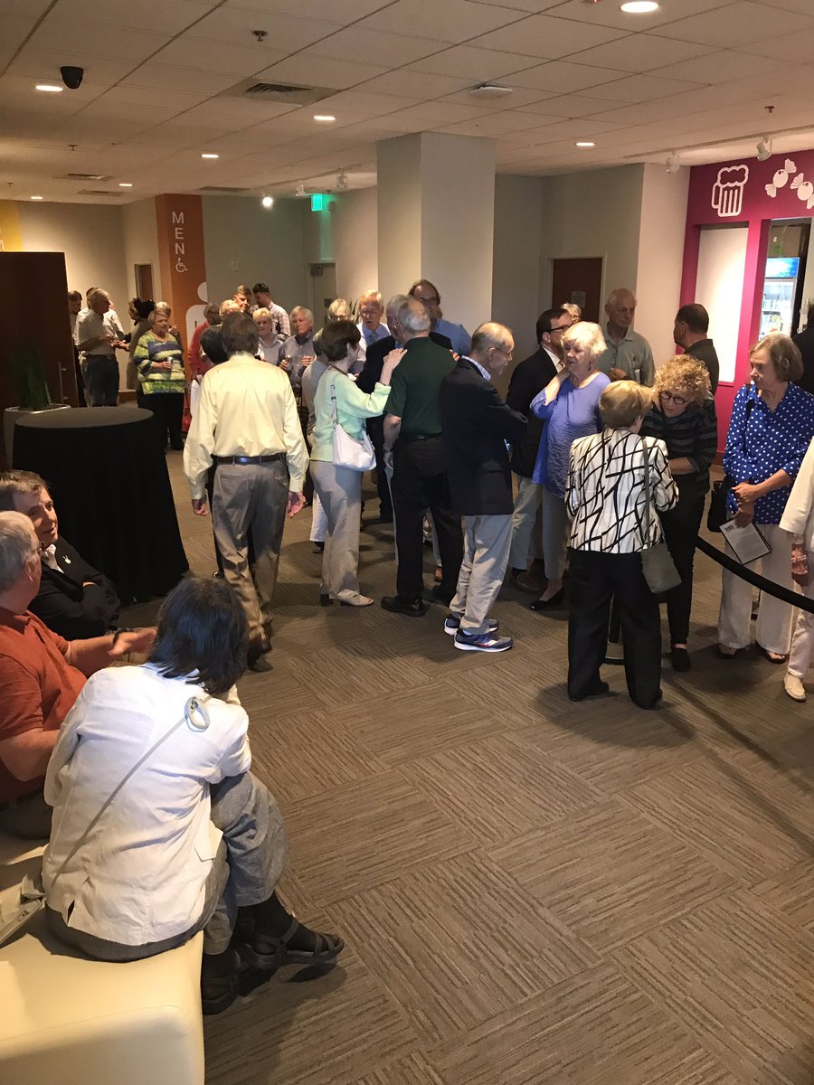 CALSRobertsLib's tweet photo. What a great night with #ButlerCenterBooks #ErnieDumas! Thanks @ClintonSchool @JLRIII @CALibrarySystem #ArkansasHistory #ARpoliticalanimals #arkansaspolitics #journalists #littlerockarkansas https://t.co/sgZTqo322D