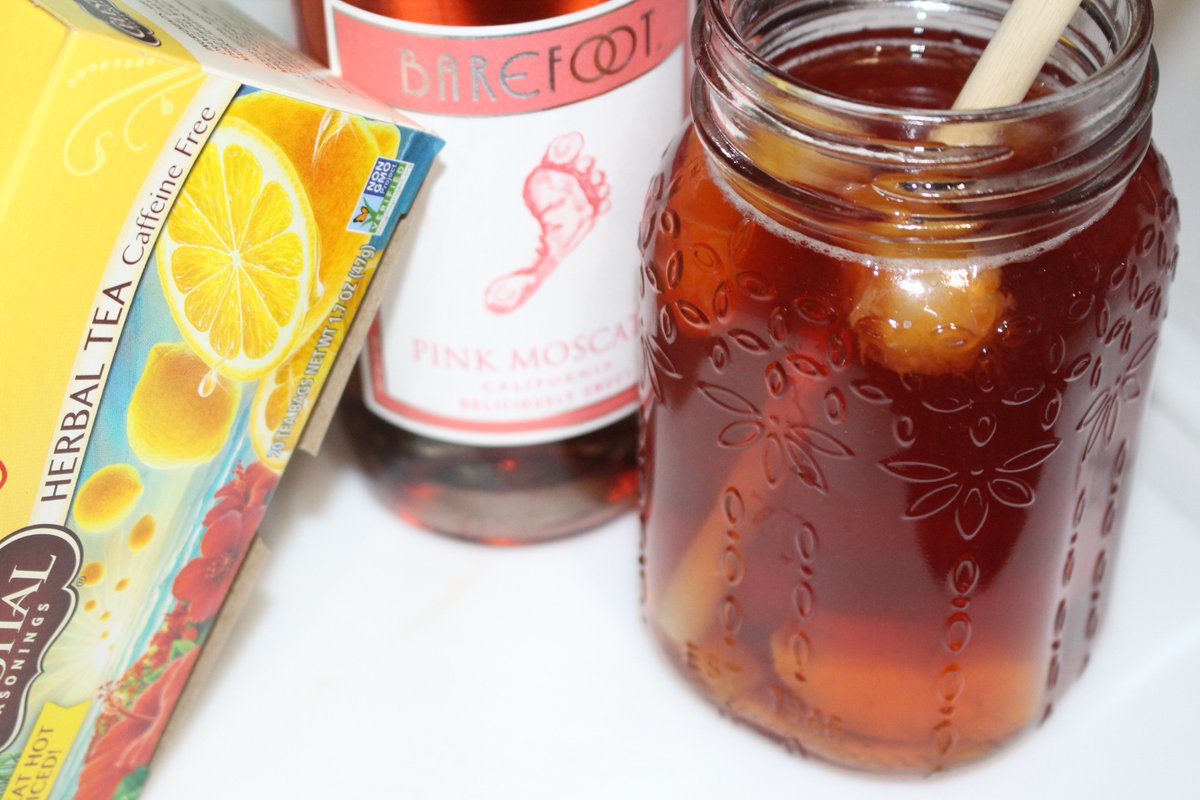thirtymommy's tweet photo. Cheers! Iced Tea Sangria Recipe using @CelestialTea #LemonZinger & @BarefootWine #PinkMoscato to celebrate #NationalIcedTeaDay
https://t.co/119ijI6zfn #AD #Cocktail #CocktailRecipe #Cheers https://t.co/quCJty9fYi