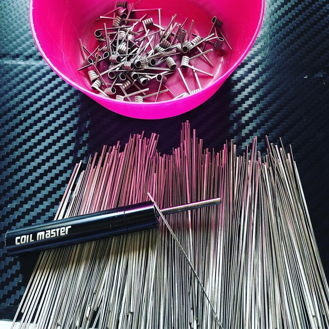 coilmasternet's tweet photo. Rocking a #wire build today with some alien clapton's using the #CoilingKitV4 by #CoilMaster.👍🏻
📷: cobra_coils
https://t.co/Nw7job4Qwi 
#coilbuild #vape #vaping #ecigs #vapelife #vapeon https://t.co/Vj3WF4fIy5