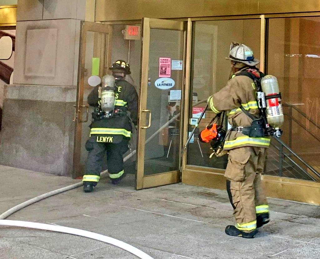 dcfireems's tweet photo. Images by Elliot Goodman @DCFIREBYE as first arriving units of #DCsBravest began operations at this evening's commercial dryer fire in the 1100 block of Connecticut Ave. NW. https://t.co/XnXUdvgCpq