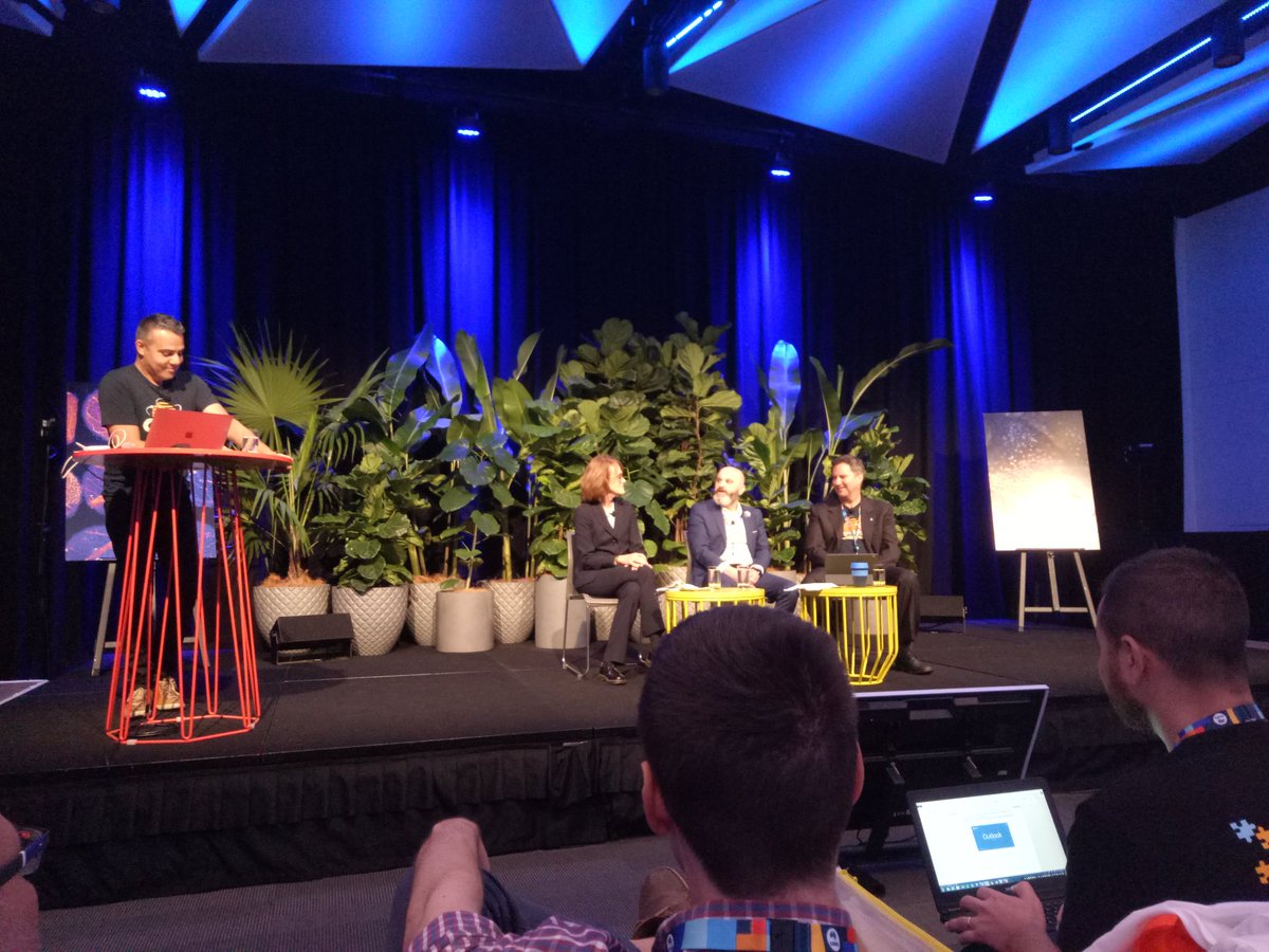 mariapazvilas's tweet photo. So excited to be at #CSIROconnect talking about the importance of collaborative science to tackle and solve some of Australia's biggest challenges @CSIROnews #collaborativescience https://t.co/hysds19SHr