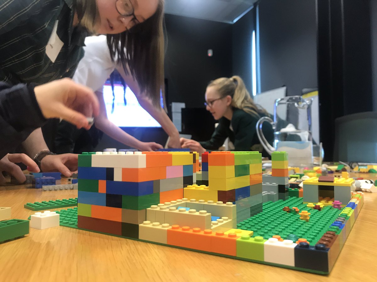 _tonijames's tweet photo. I β€οΈ being a mentor for #ShadowTech19 #WomenInTech #girlsinstem @OrionHealth https://t.co/iyVSZgZuRk
