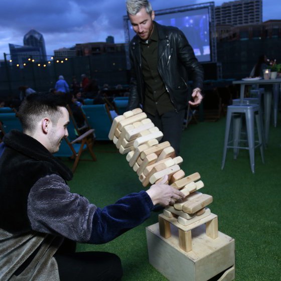 RooftopCinema's tweet image. #PacificSD took their #BlindDate series to our rooftop at @GrandHyattSD this month! In the words of editor @jiann81, "The glittering city is the perfect backdrop for this blind date." Read the full story: bit.ly/2XyqKuc  #RooftopRomance @PacificSD