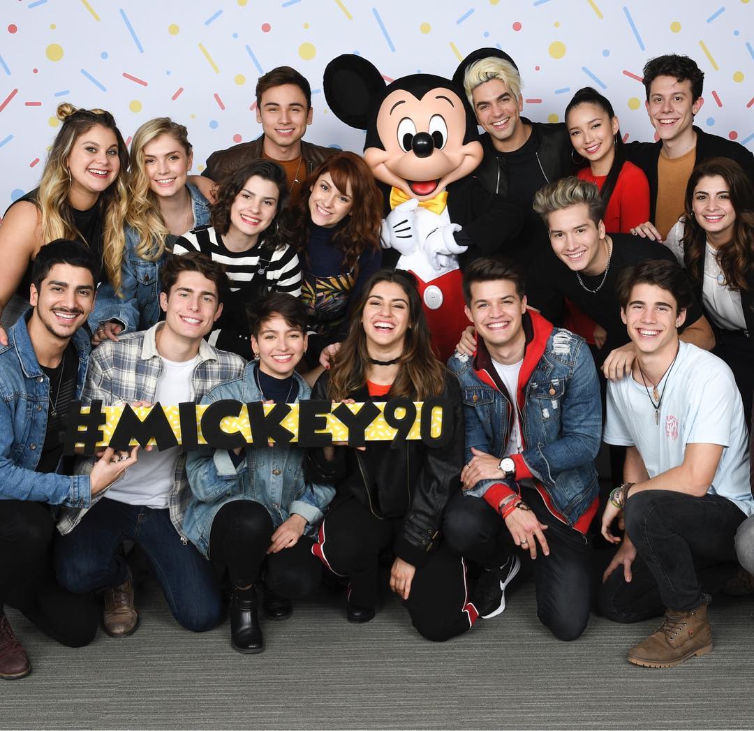 micadfuegoR's tweet photo. @SouzaIsabelaR @JuliaarguellesR @JandinoR @AndydeAlbaR @EstebanvelasR @AgustinaPalmaR  @DaniTruR @guidomessinaR_  @JuliofernandeR @andrelamogliaR estas listos para ver bia 24 junio  @RodriRumiR https://t.co/j9XmAOAH8z