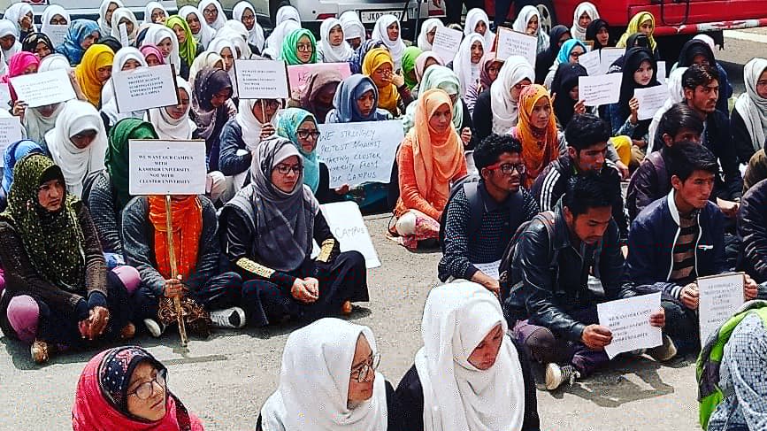 EbadieMohammad's tweet photo. We are against Government attempt to close down Kashmir University campus in kargil.
Don't play with our future.
#savekargilfuture
#savekargilcampus
@JamyangTNamgyal
@LadakhAffairsJK 
@Shehla_Rashid 
@radionews_kargi 
@sajjadkargili 
@shahfaesal https://t.co/0MuyfS0wdv