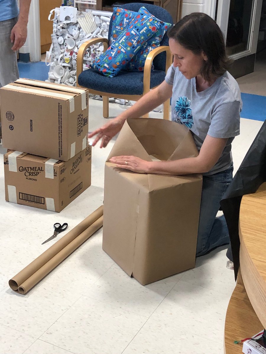 MsMaier101's tweet photo. What a tremendous team effort today! Your @StJamesDPCDSB staff were busy getting ready for our first art exhibition. See you tomorrow at 6p.m. for ‘Seasons of St. James’! https://t.co/a4AUMYyugD