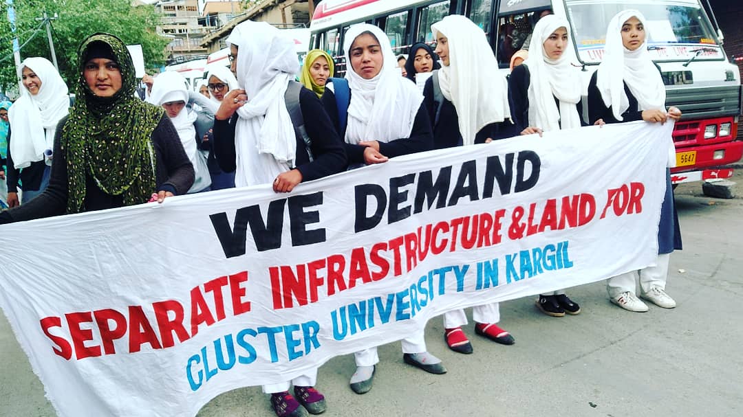 EbadieMohammad's tweet photo. We are against Government attempt to close down Kashmir University campus in kargil.
Don't play with our future.
#savekargilfuture
#savekargilcampus
@JamyangTNamgyal
@LadakhAffairsJK 
@Shehla_Rashid 
@radionews_kargi 
@sajjadkargili 
@shahfaesal https://t.co/0MuyfS0wdv