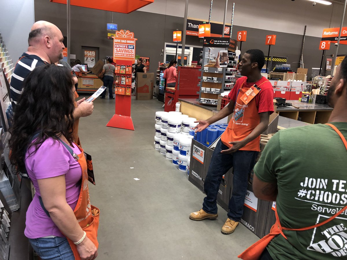 georgegray3's tweet photo. Great evening meeting with these awesome associates talking about the fathers day gift card contest and Pat doing a Fantastic paint pk! @CharlesMRivers1 @billmurph5 @alisosky @hmalak @JasonArigoni https://t.co/Dxa5LkLC8U