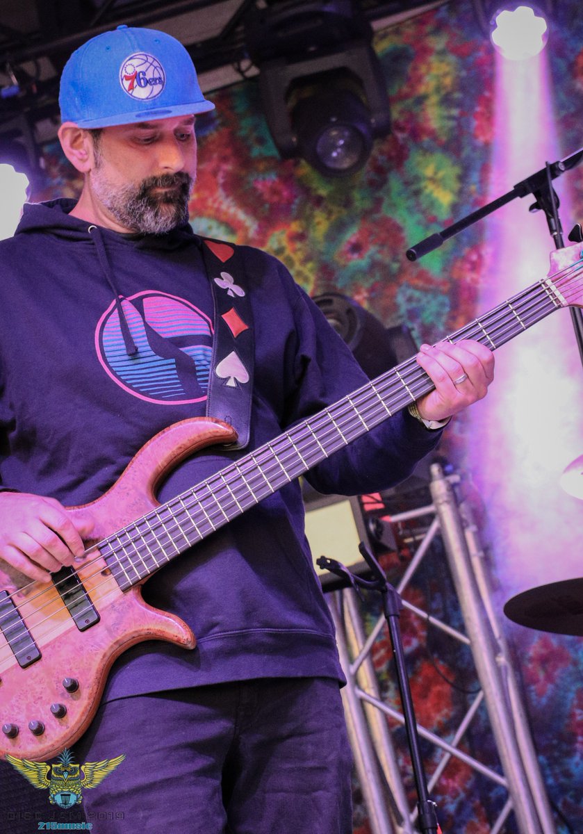 215Music tweet media