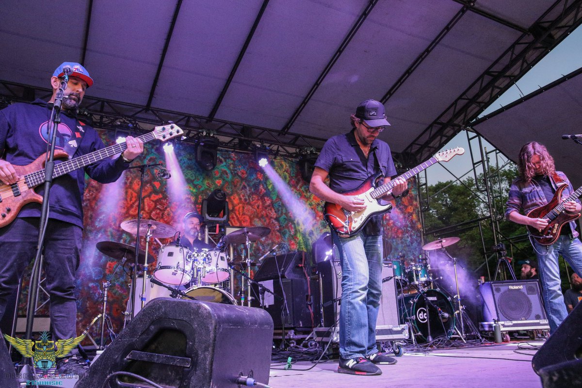 215Music tweet media