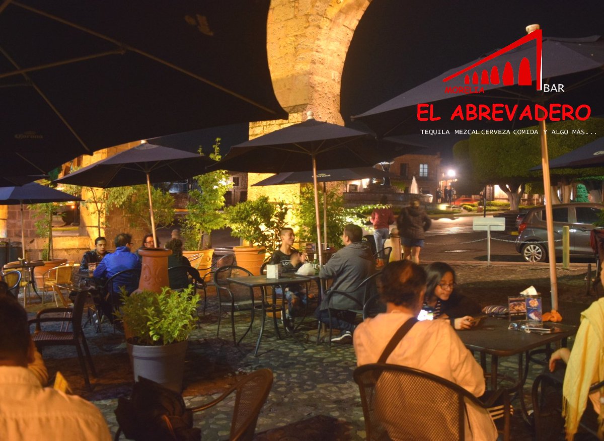AbrevaderoM's tweet photo. Estamos pasando una noche increíble en #TuBar, ¡ven y #Abrevadizate! https://t.co/NDMYS5lxs2