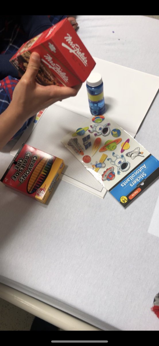 Boston_help's tweet image. مبادرة #نعين_ونعاون في معايدة و زيارة الأطفال الذي يتلقون العلاج من دول الخليج في مستشفى بوسطن للأطفال وتقديم هدايا رمزية لهم ، ونسأل الله لهم الشفاء العاجل 🌹
#سعوديون_في_بوسطن