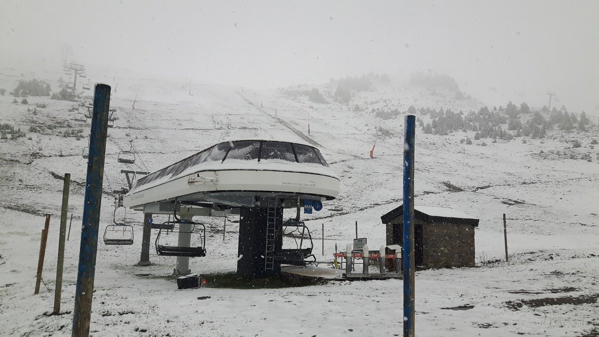 nwpowderdays's tweet image. #PowderAlert
Estem buscant l'endoll per posar en marxa els remuntadors... Ens ajudeu? 🤘😂⛷🏂

📍Grau Roig