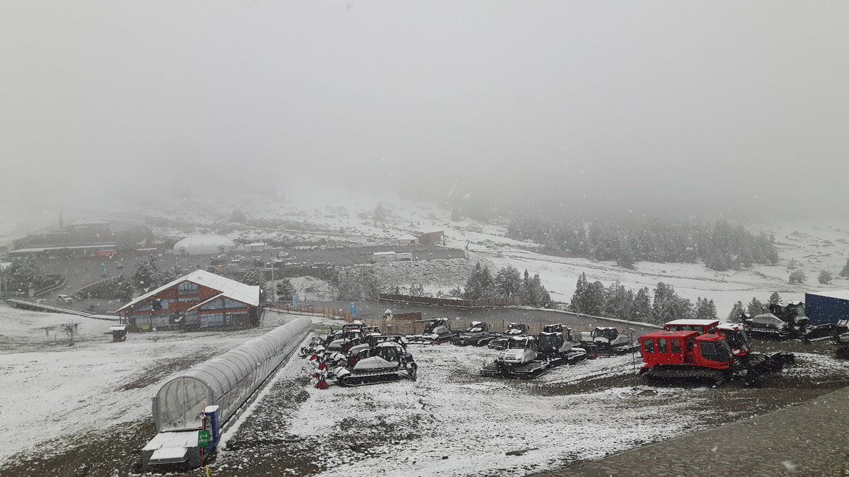 nwpowderdays's tweet image. #PowderAlert
Estem buscant l'endoll per posar en marxa els remuntadors... Ens ajudeu? 🤘😂⛷🏂

📍Grau Roig