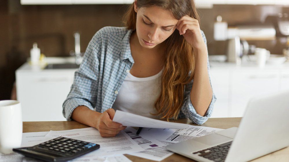 FirstHomeCoach1's tweet image. Did you know that fixed daily and monthly overdraft fees will be banned and replaced with a single interest rate from next April?  🙌

Read more about the new overdraft rules here 👉 buff.ly/2KFdIHr 

#UKFinance #FinanceNews #OverdraftFees @MoneySavingExp @MartinSLewis