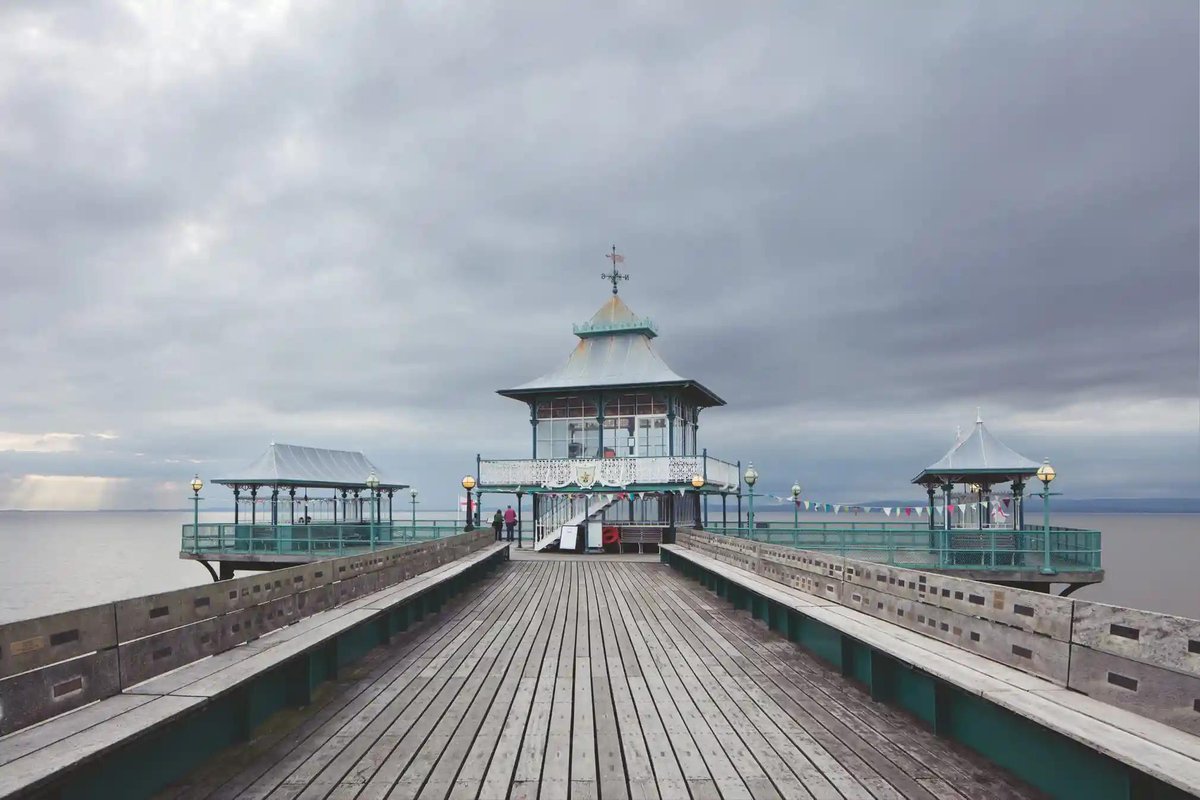 mixdevil66's tweet photo. #Britain’s #seaside #shelters. #WillScott’s photographs show the astonishing architectural variety in the quirky buildings designed to defeat the British weather. https://t.co/Zn4XgT3q7Z #architecture #photography https://t.co/kBfLHVvHxu