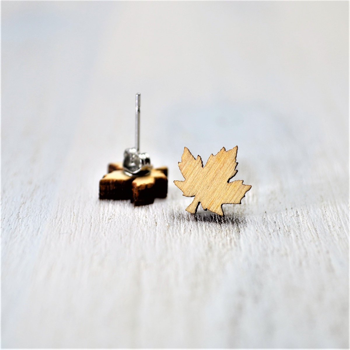 Wooden Maple Leaf Stud Earrings are the cutest accessory for the springtime! 
etsy.com/listing/696902…
#earrings #jewelry #naturart #mapleleaf #boholook #wooodenearrings #miniatureearrings