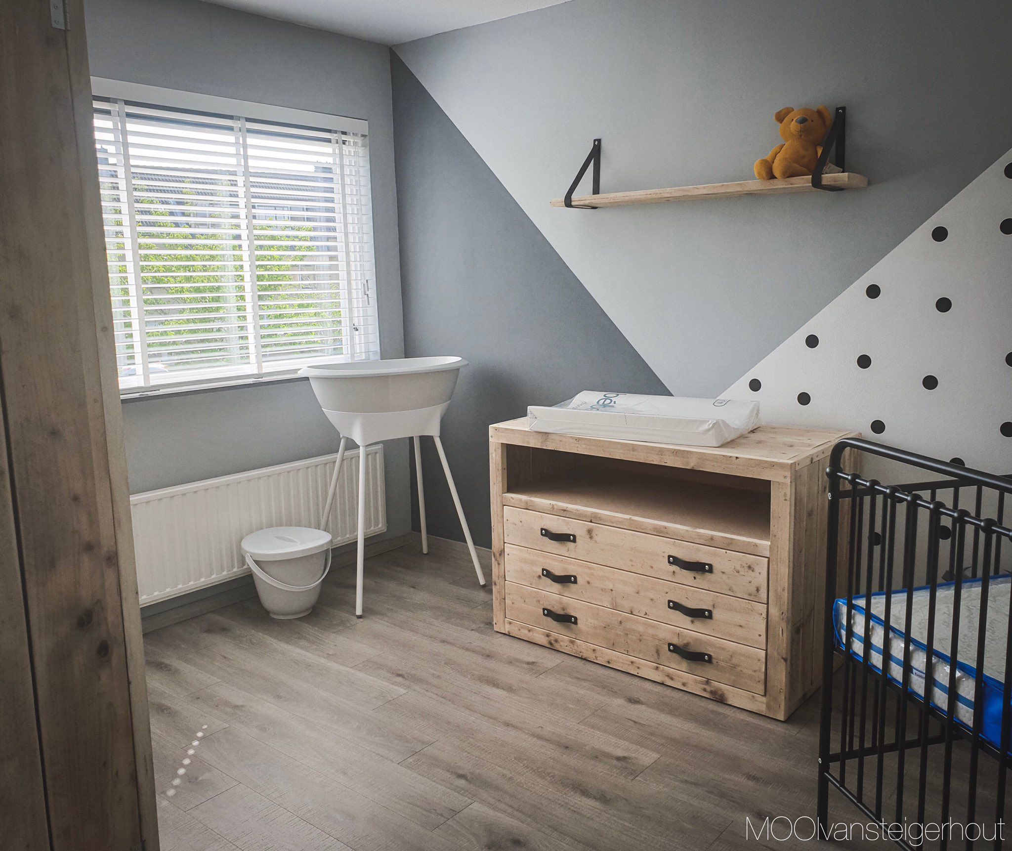 Mooi van steigerhout on Twitter: "Opnieuw tevreden klanten, met deze commode en wandplank van steigerhout. #kast #commode #wandplank #steigerhout #MOOIvansteigerhout #baby https://t.co/HC3YpKSd4q" / Twitter