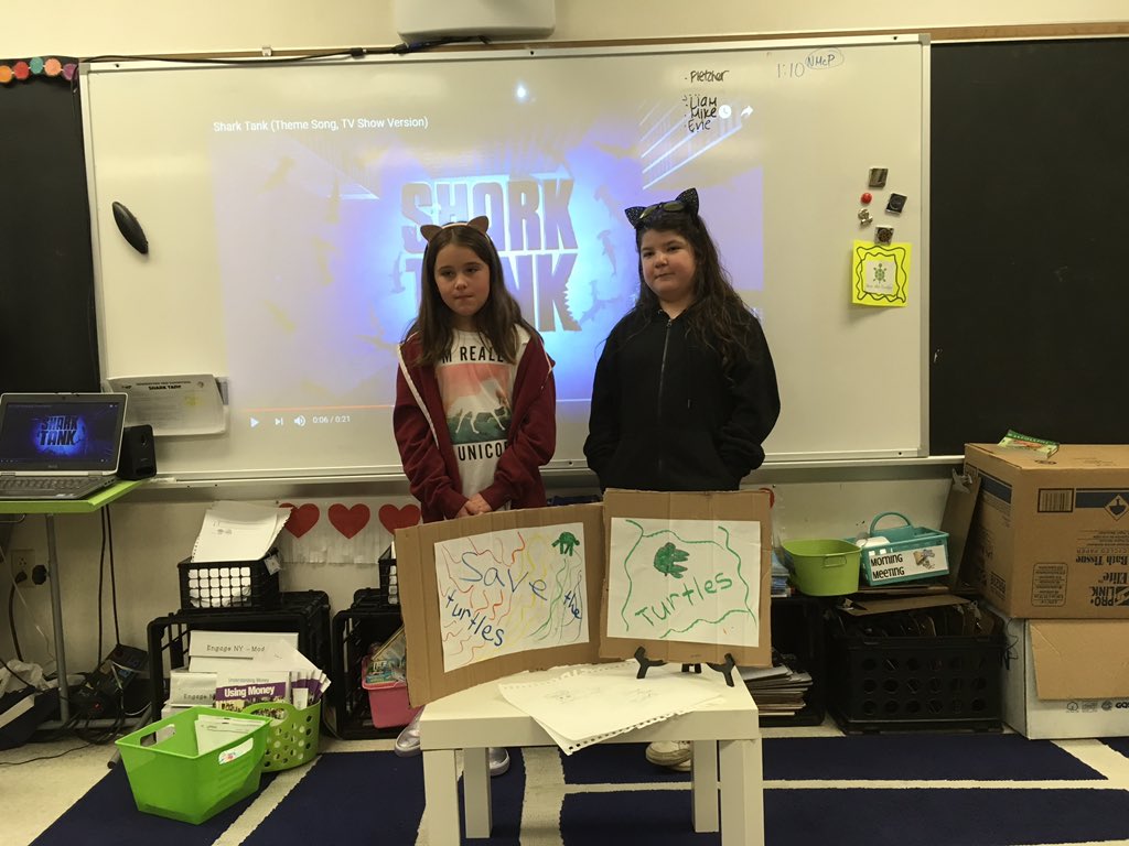 Laura Kaufer tweet media