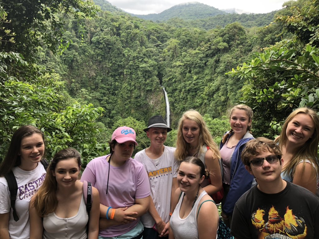 MuskyBands's tweet photo. Fresh pineapple+La Fortuna waterfall+kayaking+nighttime walk in the forest = another awesome day on an @EFtours #ewaubu #bepartoftheE #outdoorclassroom #ourstudentsrock https://t.co/HEpHDPuqew