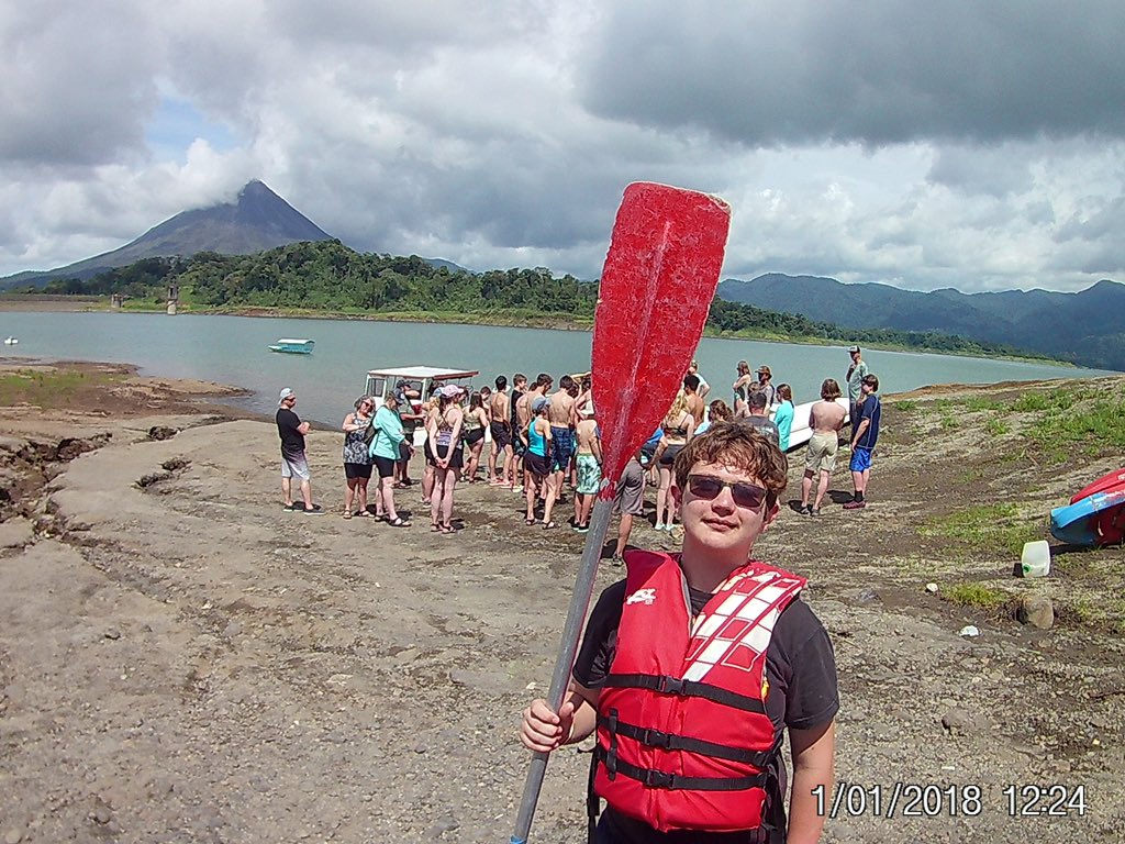 MuskyBands's tweet photo. Fresh pineapple+La Fortuna waterfall+kayaking+nighttime walk in the forest = another awesome day on an @EFtours #ewaubu #bepartoftheE #outdoorclassroom #ourstudentsrock https://t.co/HEpHDPuqew