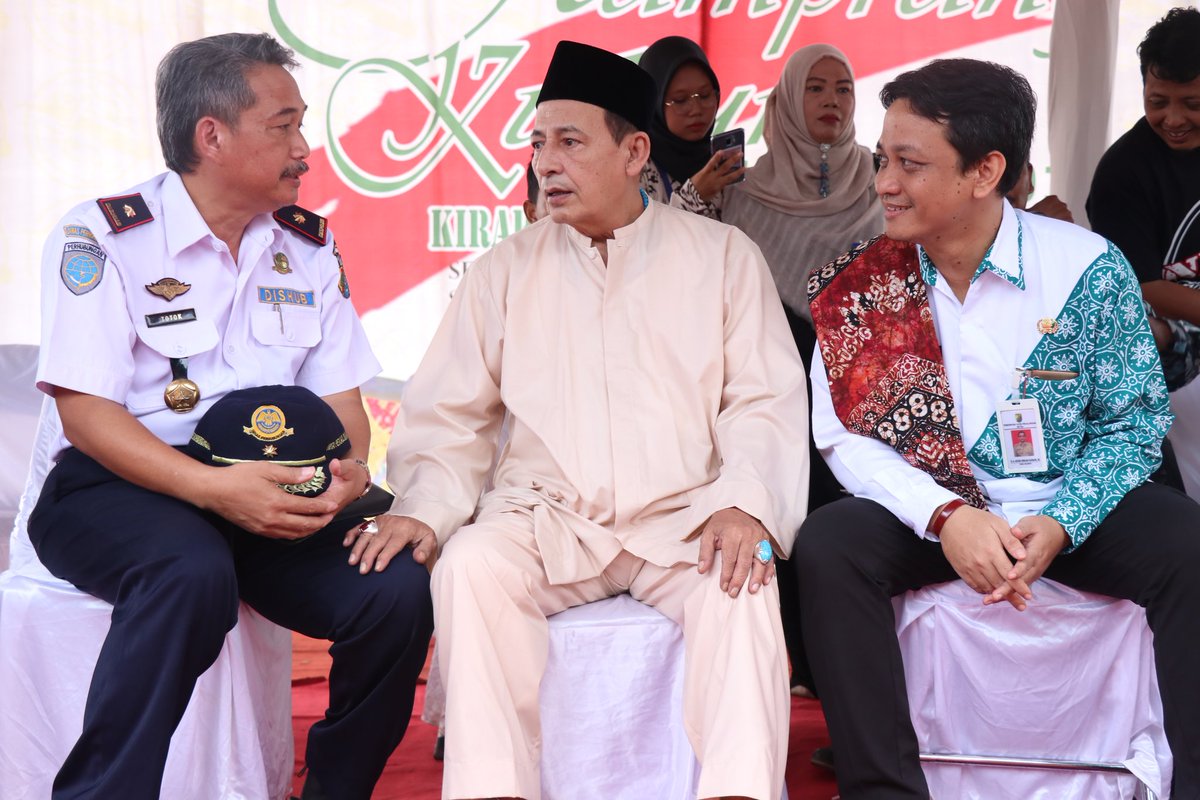 Hadir juga dalam acara tersebut Maulana Habib Muhammad Luthfi bin Ali bin Yahya