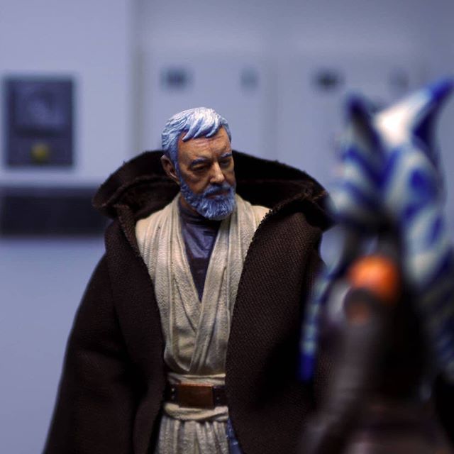 StarWarsTBS's tweet photo. “We need to talk” (📸: @pictures_by_r2d2) 💥👌🏻💥 #masterkenobi #kenobi #obiwankenobi #ahsokatano #ahsoka #jedi #theforce #starwars #starwarstheblackseries #starwarsblackseries #blackseries6inch #starwars6inch #starwarstoys #hasbro #lucasfilm #toypic #t… https://t.co/tINho8HF7Z https://t.co/e1XACK2h9P