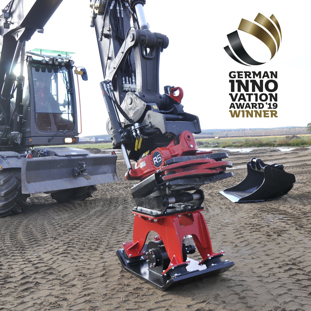 Rototilt_UK's tweet photo. SecureLock™ from Rototilt checks all your boxes. What are you waiting for?
✔ Continuous monitoring
✔ Visual and audible signals when tools aren't locked in place
✔ Available on both tiltrotator and machine coupler
✔ Even more
#safetylock #excavator #smarttechnology https://t.co/L266Ng0SzK