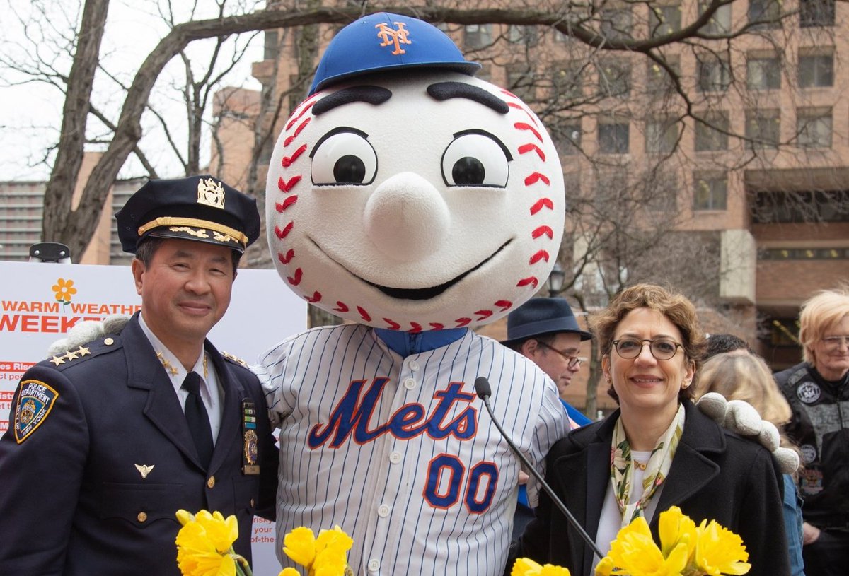 This was something like strike 6 since  @NYCMayor  @BilldeBlasio announced his Three Strikes policy.Turns out the  @NYPDnews is really just playing some weak tee-ball.