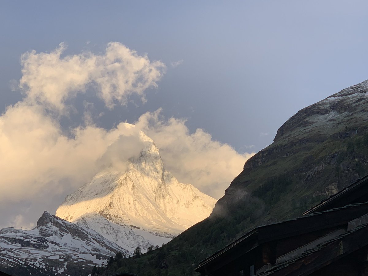 metallidan's tweet photo. It’s happened. At 5:45am local time the most magical of all mountains revealed itself. #zermatt #matterhorn 🇨🇭❤️🏔 https://t.co/NLqKGPx2bH