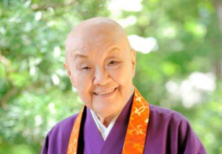 前田 瀬戸内寂聴 アンドレイチカチーロ ジャックニコルソン 瀬戸内寂聴さんを見てると 何故かシリアルキラーの アンドレイ チカチーロと役者のジャックニコルソンの顔が頭をよぎる 何故だ