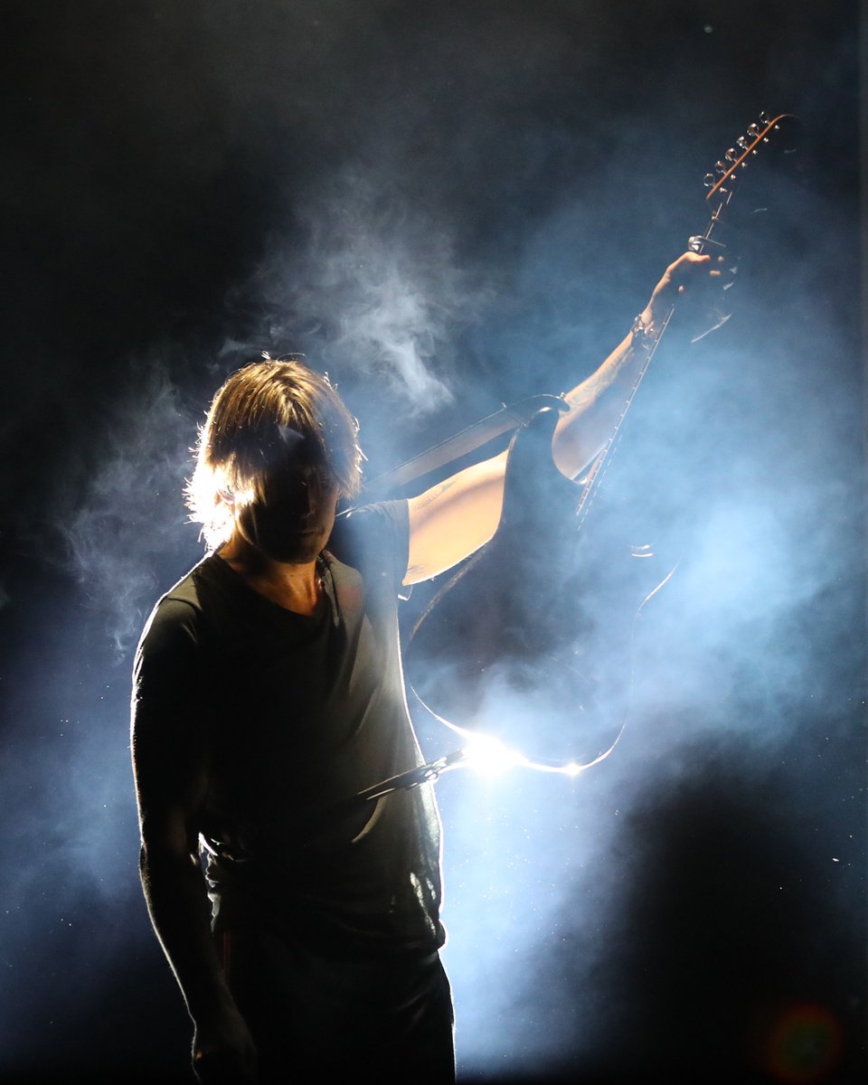 CurtisHilbun's tweet photo. @CountryMusic @Keith @KeithUrban my favorite photo from the week! https://t.co/zVTMMXfiec