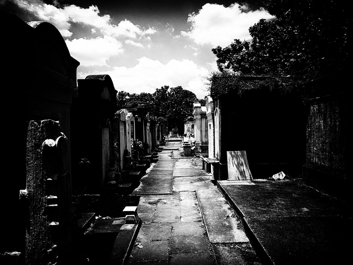 #neworleans #blackandwhitephotography #LafayetteCemetery #GardenDistrict