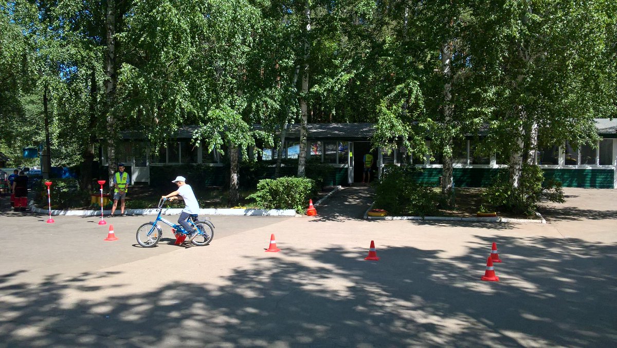 Вчера с успехом прошёл квест "Вперед,Россия!". Работали все площадки лагеря,а также велотрек. Подведение итогов завершилось поднятием флага РФ в небо! <a href="/depsamobr63/">Департамент образования Администрации г.о. Самара</a>