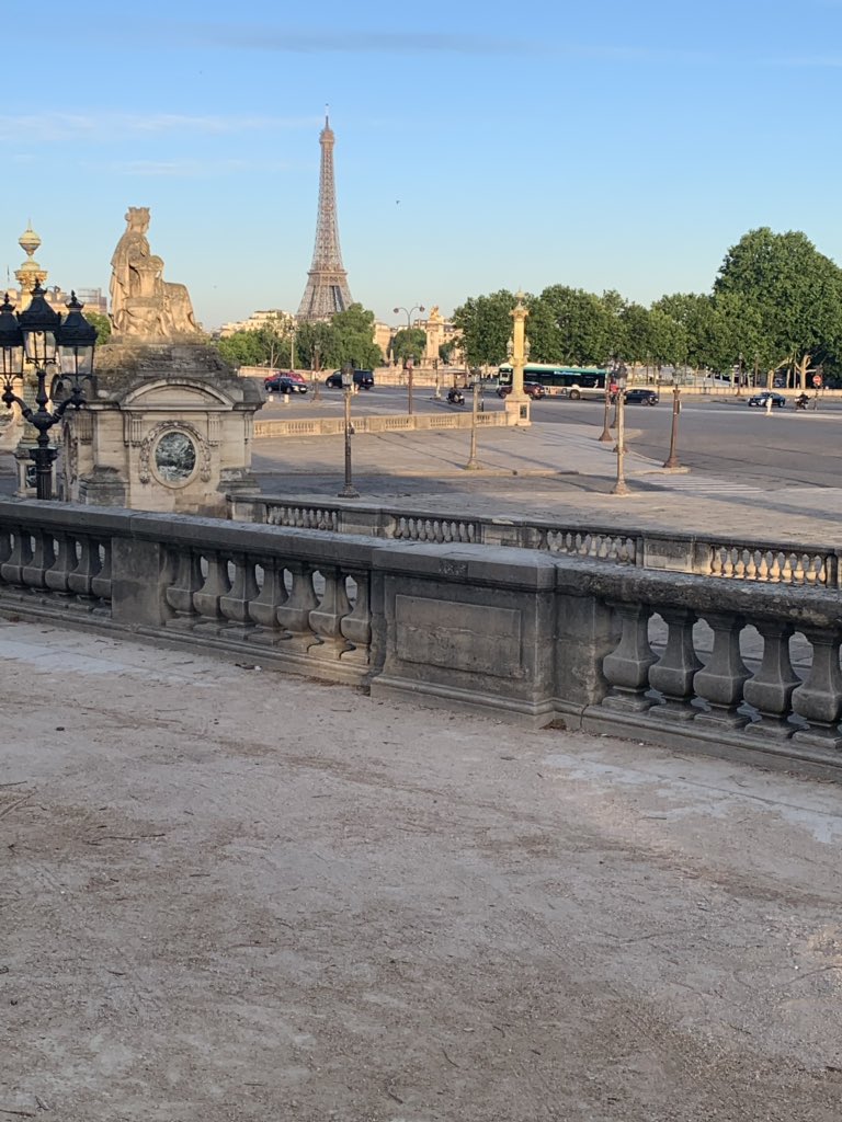 jaspreetkakar's tweet photo. Way to beat the jet lag - early morning run. A few km and you can see iconic structures one after the other... The beauty of this city grows on me every time I am here. #Paris #Louvre #EiffelTower #jetlags https://t.co/YWQla90BHd