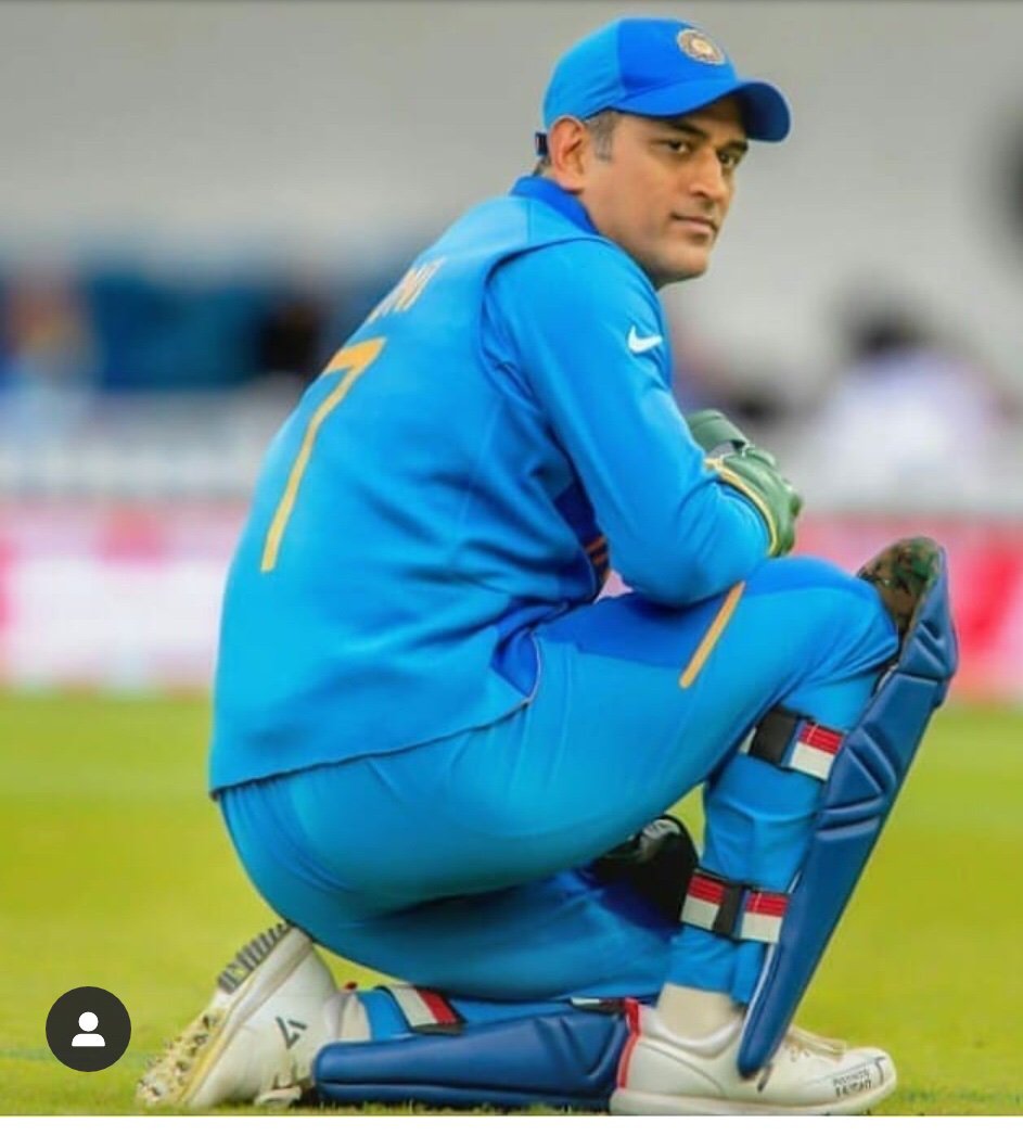 Mahi wearing Payntr by Seven Cricket 