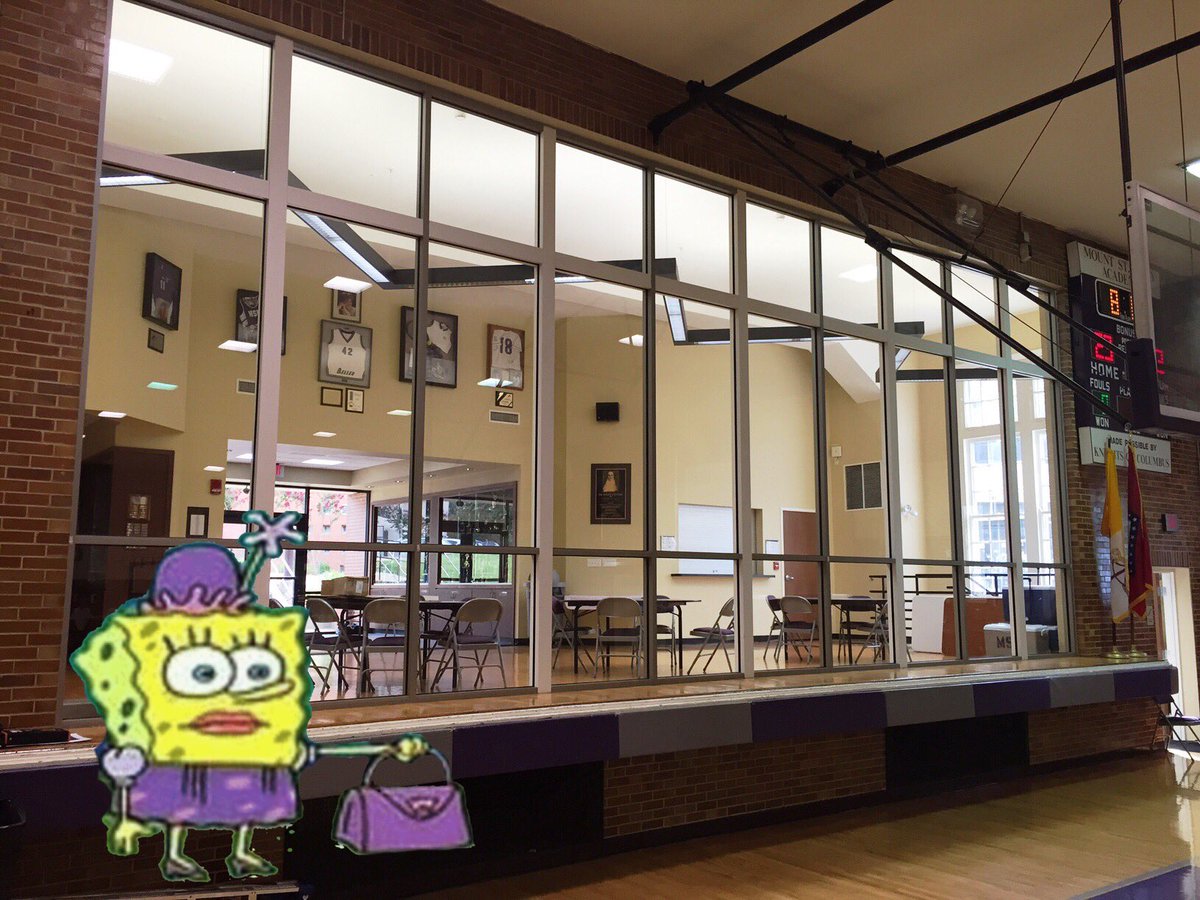 activityperiod's tweet photo. freshmen on welcome back day https://t.co/USavGa84XN