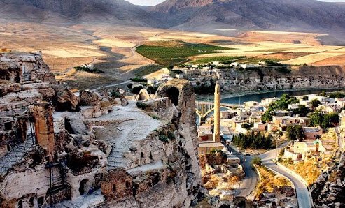 RemziyeTosunHDP's tweet photo. Hasankeyf, UNESCO’nun Dünya Mirası için belirlediği 10 kriterden 9’una sahip olabilen dünyadaki tek yer. 
Bırakın Hasankeyf'ine baksın! https://t.co/yyv3vUjVQI