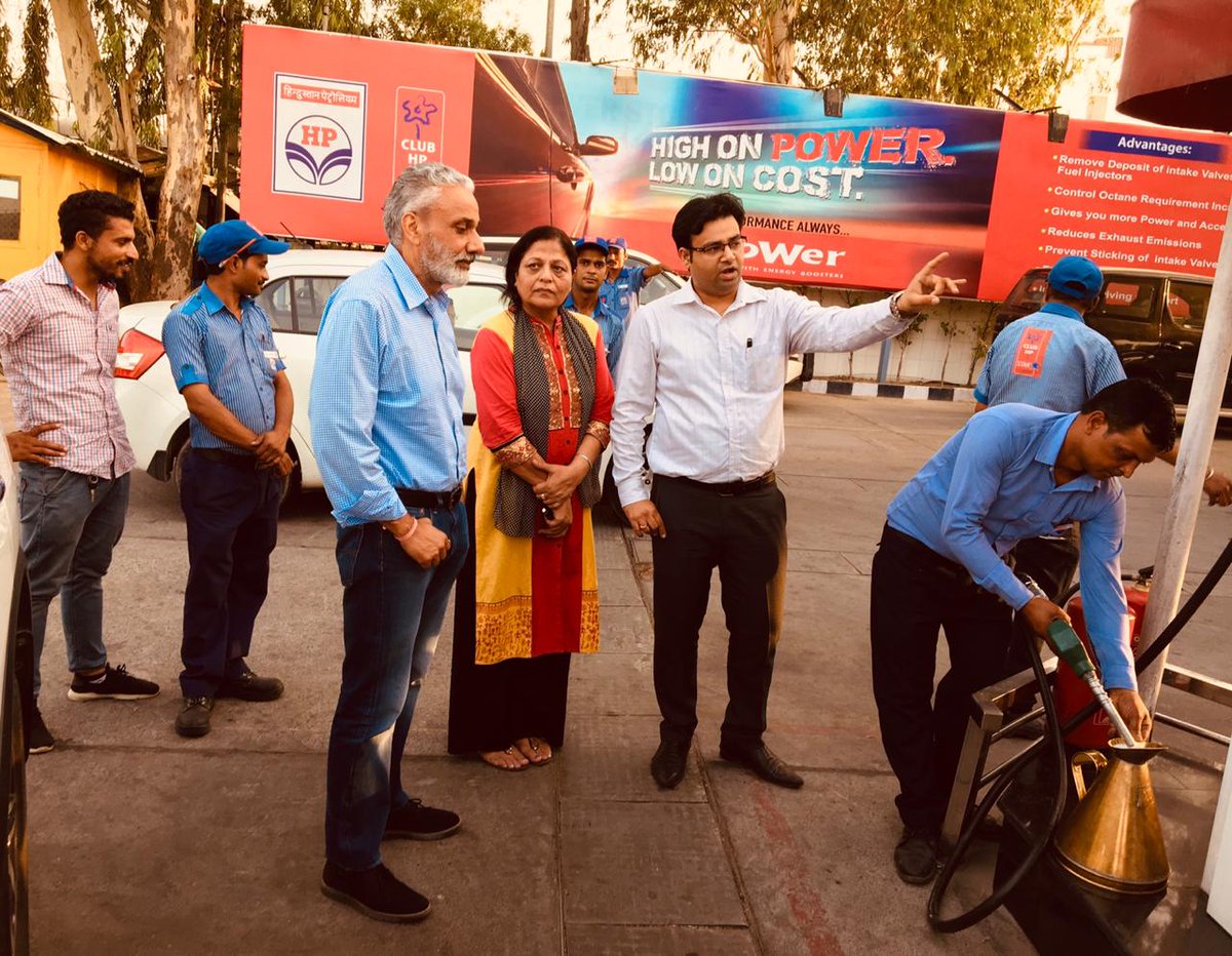 HPCL_Delhi's tweet photo. #HP_Hai_Jahan_Bharosa_Hai_Wahan 
Customers invited to Check Q&amp;Q at Retails Outlets @HPCL_Delhi and get additional loyalty points in HP Refuel App.
@baghramesh1  @HPCL 
@subodhbatra10 https://t.co/g8Zm9kKy5B