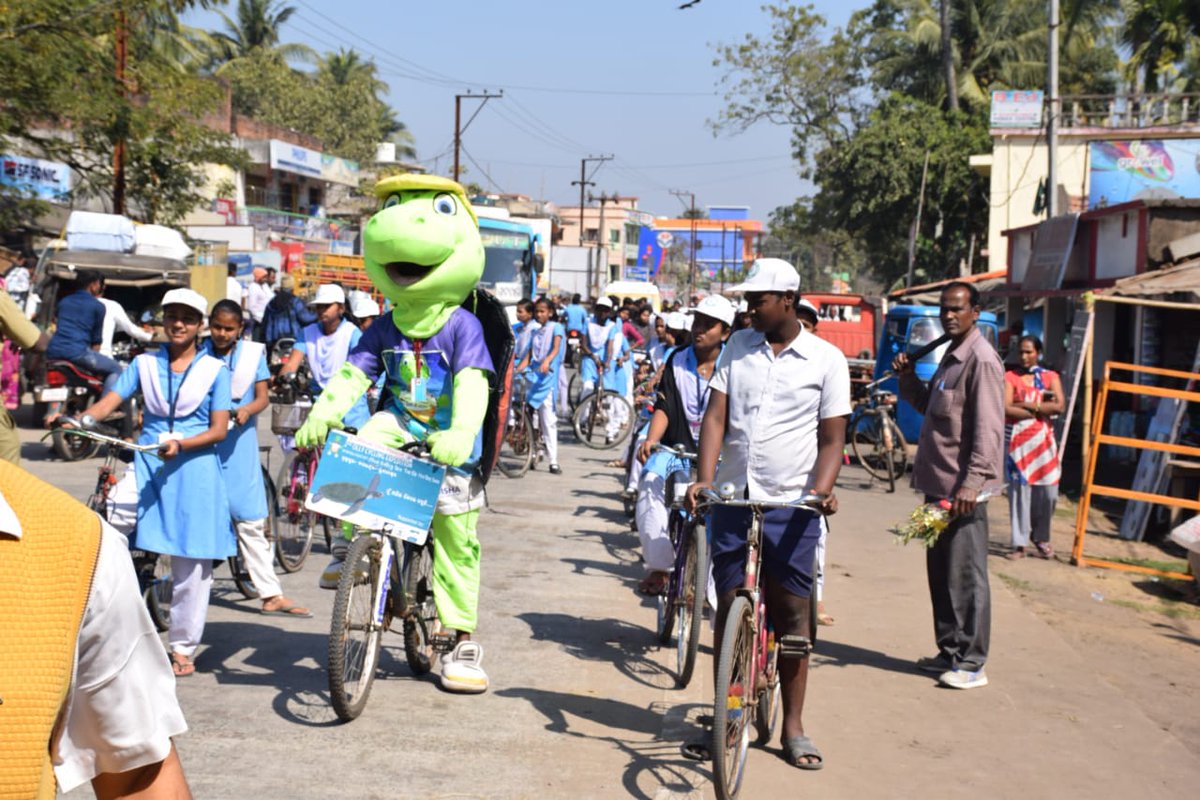 OdishaSeaTurtle's tweet photo. Plz @CMO_Odisha stand with #OllyBoy Dillip
@SRC_Odisha @AnubhavMohanty_ @Puri_Official
Olly Cyclist Dillip's family requested to #Tehsildar Satyabadi Block,Puri fr re-enquiry of home Damage after #Cyclone Funi
There is no name in list to provide compensation to his family๐ญ https://t.co/5urf045XBM