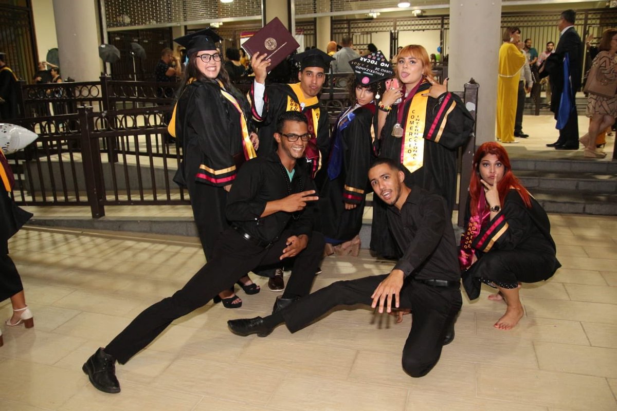 AdrianaGuzmxn's tweet image. Me gradué. 🎓🌊 #CoastalMarineBiologist #DoneWithThisBS