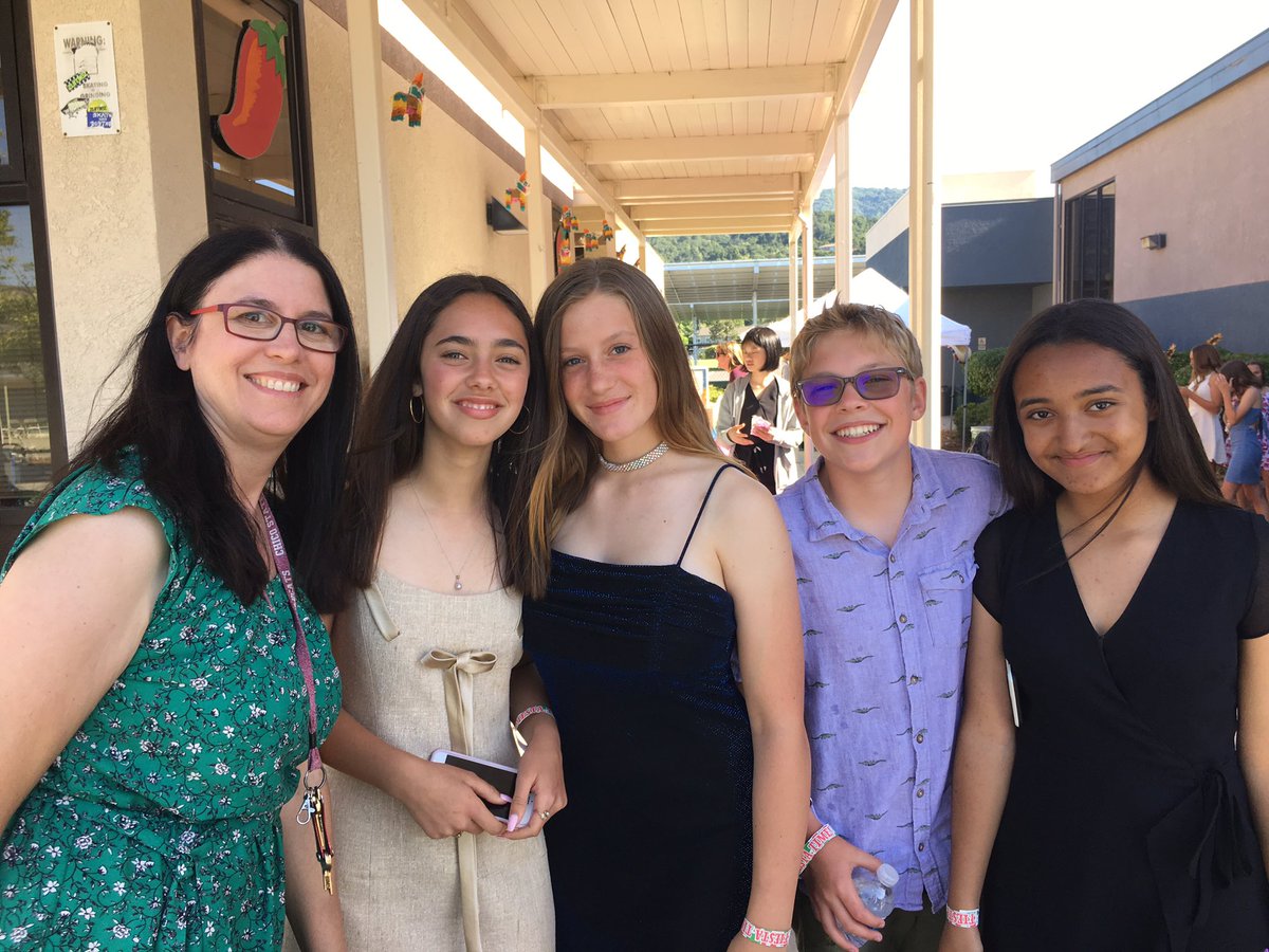 baermath's tweet photo. This year flew by. Proud of these students. Best wishes in high school. #TeamUMS #USDLearns #USDBELL https://t.co/DXjVFubW7M