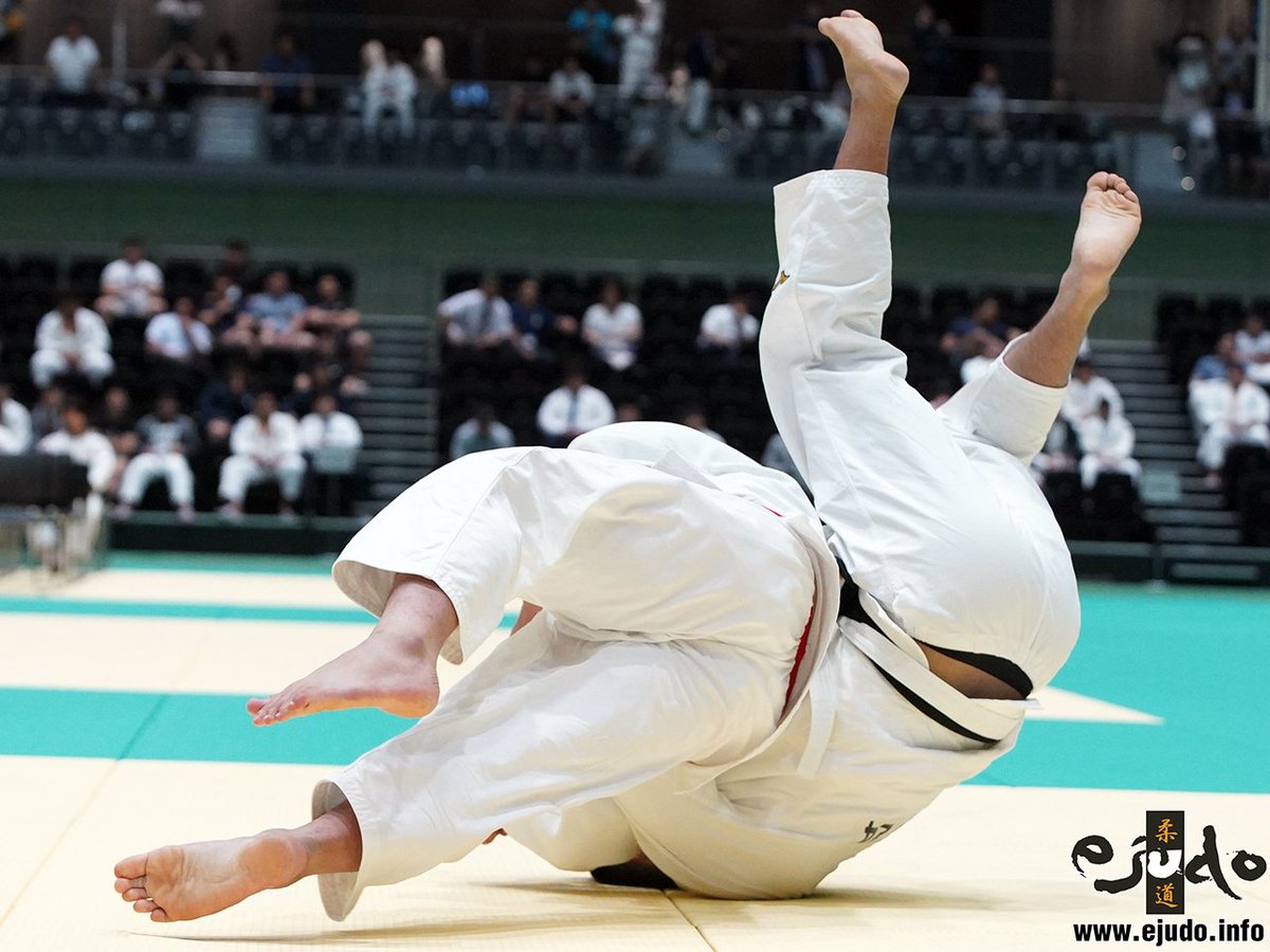 【レポート】日本中央競馬会が2年ぶり5度目の優勝、影浦心が勝負どころで貴重な勝利・第69回全日本実業柔道団体対抗大会男子第1部即日レポート

※全試合の対戦詳細と戦評を付しています
ejudo.info/newstopics2019…